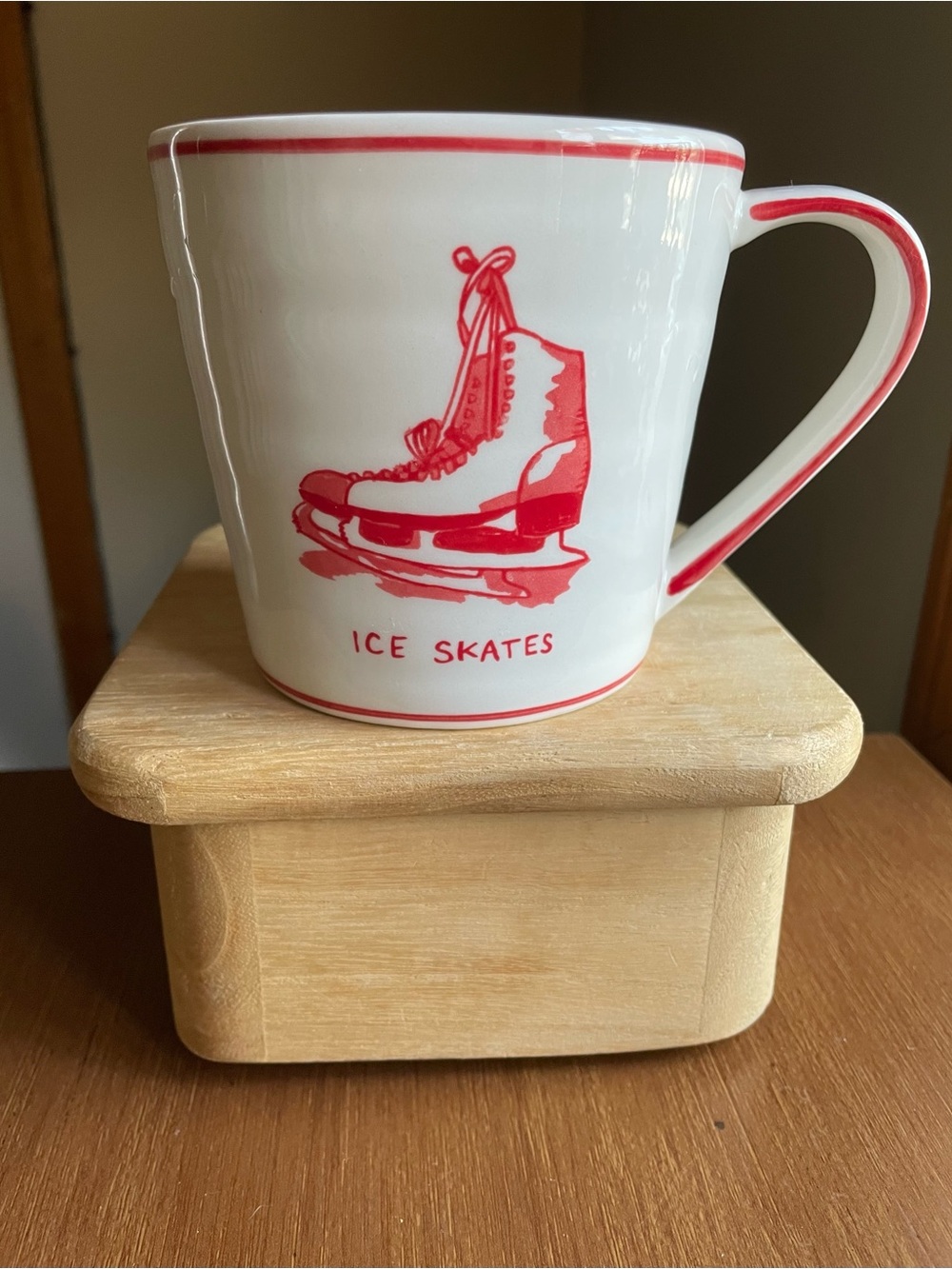 Anthropologie Molly Hatch Red White Ice Skates Rippled Christmas Coffee Tea Mug